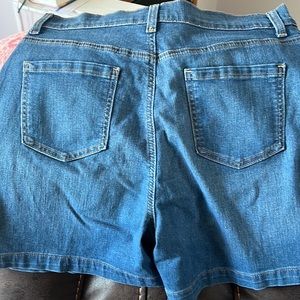 Gloria Vanderbilt shorts new